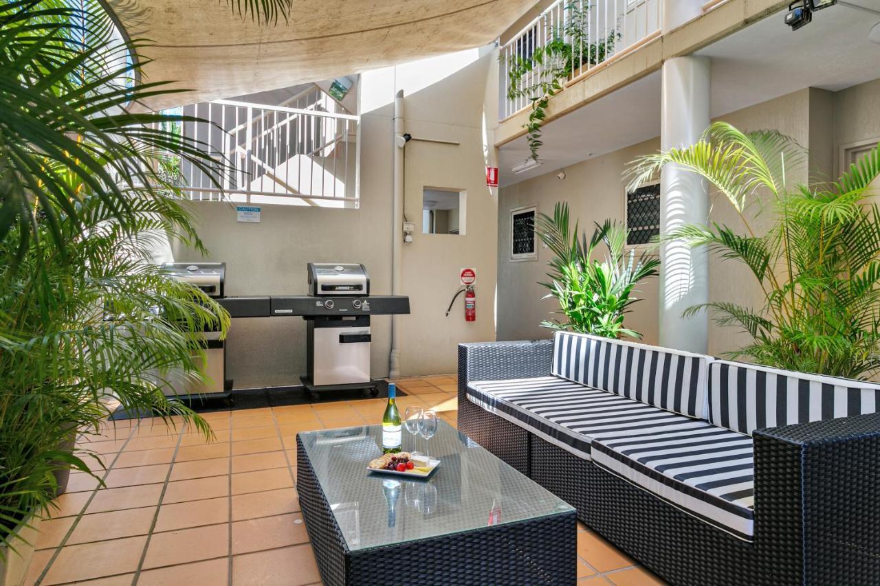 Port Douglas Apartments - Adults Only Oasis Exterior photo